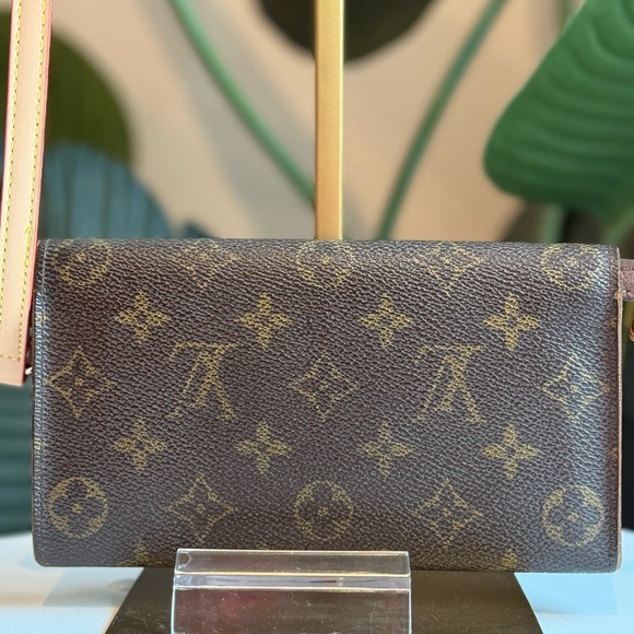 Louis Vuitton 'Sarah Wallet' - Picture 3 of 13